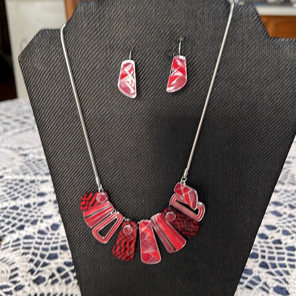 Handmade Necklace & Earring Set New Without Tags Pretty Reds in Unusual Shapes - Picture 2 of 8